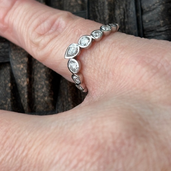 Elegant 10k white gold Teardrop Ring - Picture 11 of 11